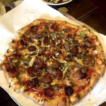 Mama Luke's - Kitchen sink pizza - American Near Me - Farmington, Connecticut