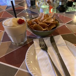 Coco Piña margarita and totopos