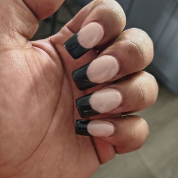 Daisy Nail - Unevenly painted and lumpy nails - Nail Salons Near Me - Las Vegas, Nevada