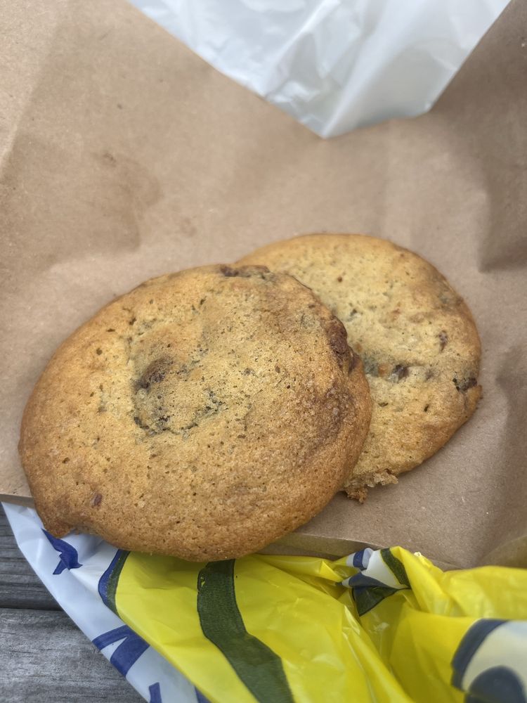 Lil's Pretzels Logo