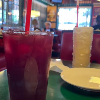 Oregano's - Sangria (rojo) - Pizza Near Me - Queen Creek, Arizona
