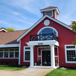 Pizza Pub - Forest Lake - Entry from parking lot