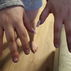 Irvington Nails - Her hands