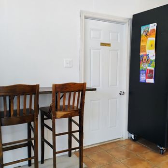 District Deli - Minimal seating - Sandwiches Near Me - Ottawa, Ontario