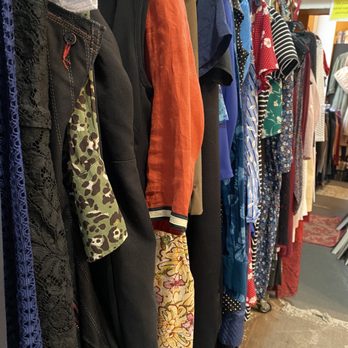 Rachel Bis - Un grand choix de vêtements et des prix qui valent la peine d'être achetés. Rien n'est trop cher! - Used, Vintage & Consignment Near Me - Orléans, 45