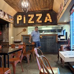 Vince's Pizzeria and Taproom - Cool decor