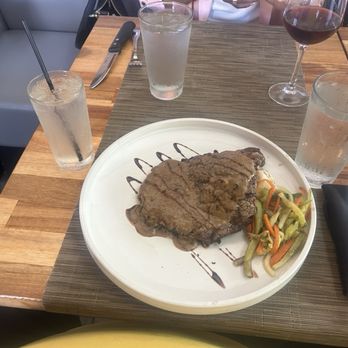 Trattoria 360 - Ribeye w/ gravy, vegetables and mashed potatoes. Ginger beer and water as well. - Italian Near Me - Campbell, California Trattoria 360 - Ribeye w/ gravy, vegetables and mashed potatoes. Ginger beer and water as well. - Italian Near Me - Campbell, California