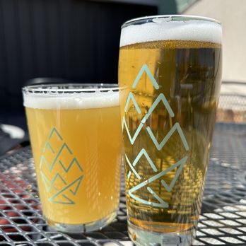 Bow & Arrow Brewing - Beers on the outdoor patio - Breweries Near Me - Albuquerque, New Mexico