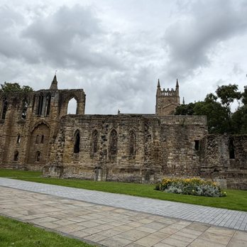 Dunfermline Abbey - Landmarks & Historical Buildings Near Me - Dunfermline, FIF