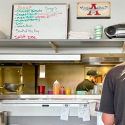 Benji's Delicatessen & Restaurant - Innterior