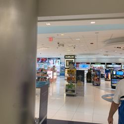 Duty Free Americas - MIA - Inside