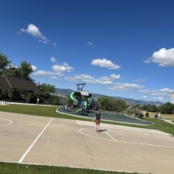 Writer's Vista Park - Basketball court and playground