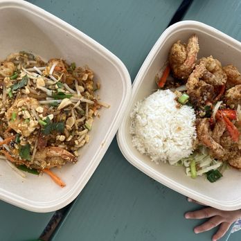 Thai Mee Up - Shrimp pad Thai, crispy shrimp plate - Food Trucks Near Me - Kahului, Hawaii