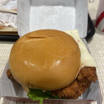Chick-fil-A - Spicy chicken sandwich - Fast Food Near Me - Oshawa, Ontario