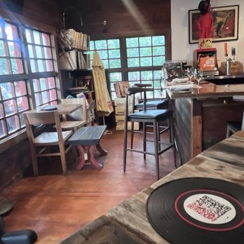 Taco Y Vino - Dining room - Tacos Near Me - Dallas, Texas