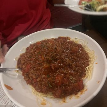 Olive Garden Italian Restaurant - Spicy meat sauce with angel hair - Italian Near Me - Irvine, California Olive Garden Italian Restaurant - Spicy meat sauce with angel hair - Italian Near Me - Irvine, California