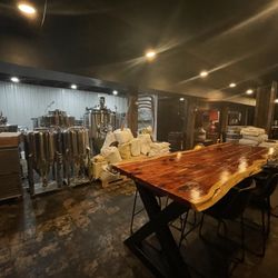 Four Towns Brewing Company - Main area