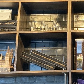 Platform 909 - Inside decor - Coffee & Tea Near Me - Chino Hills, California