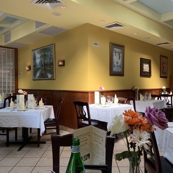 Primo Amore Italian Restaurant - empty tables and chairs - Italian Near Me - Flushing, New York Primo Amore Italian Restaurant - empty tables and chairs - Italian Near Me - Flushing, New York