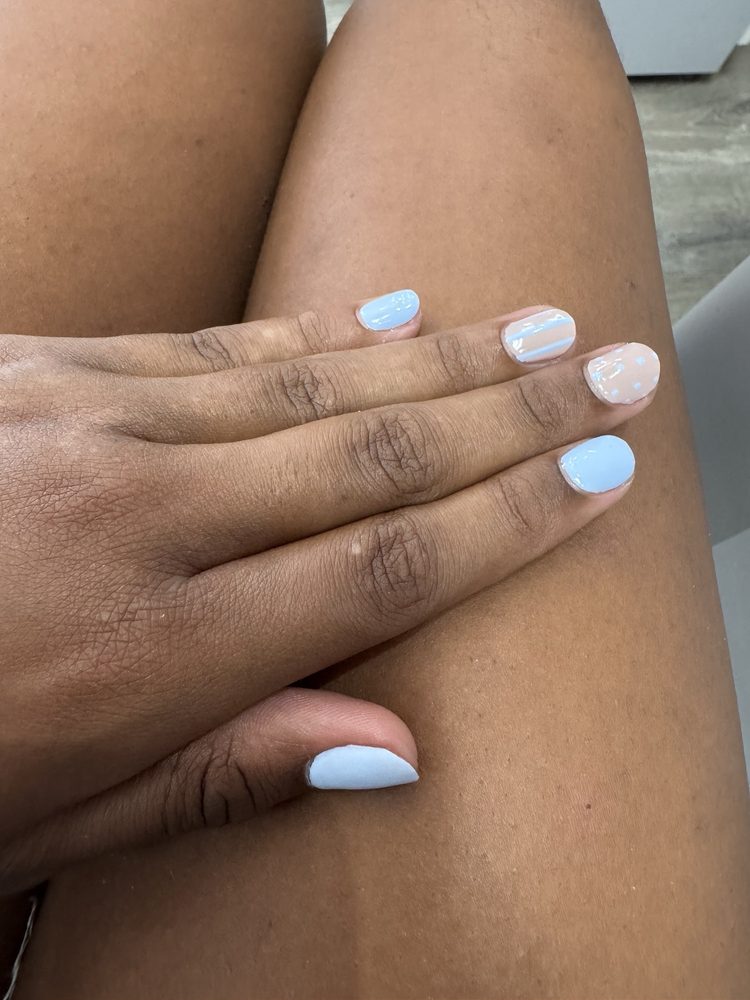 HERA Issaquah Nails & Spa Logo