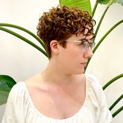 Douglas Da Silva Studio - Short Curly Haircut by Douglas