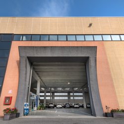 Maggia Parking - La struttura dal design contemporaneo, che porta anche la firma di Giorgetto Giugiaro, il designer di auto italiano più noto nel mondo.