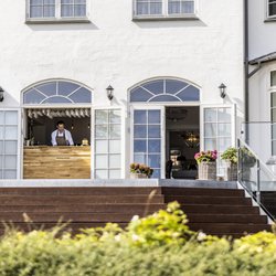 Stella Maris - Enjoy a drink from the garden or in our lounge.