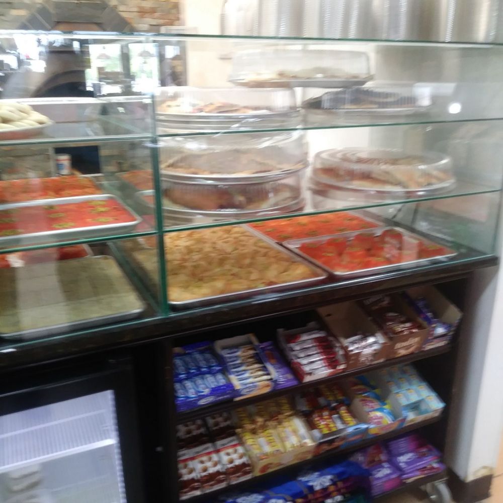 7 Star Quick Shop - Lots of baked delicacies - Imported Food Near Me - Willowbrook, Illinois