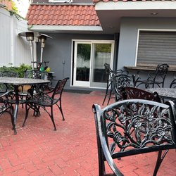 Michael's Famous Pan Pizza & Restaurant - Patio for an early dinner