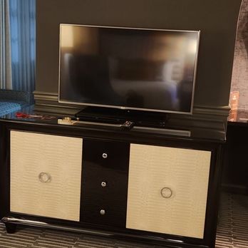 Ambassador Hotel Tulsa, Autograph Collection - TV stand - Hotels Near Me - Tulsa, Oklahoma