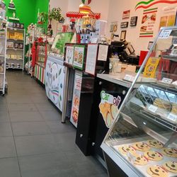Del Monti's Italian Treats - Really a tiny shop