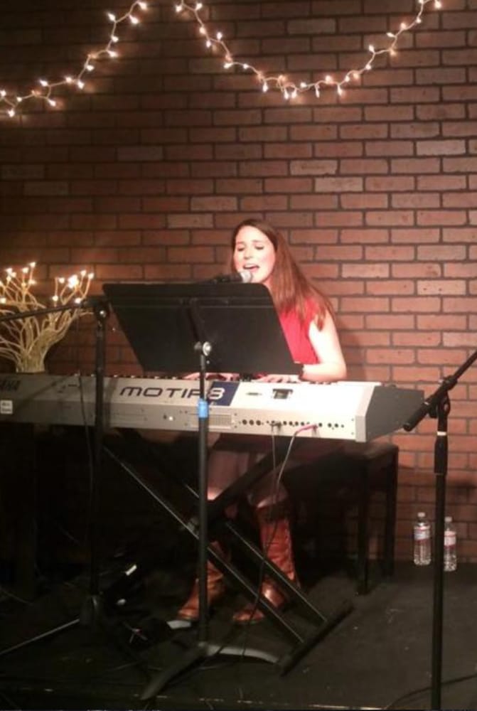 FUNERAL SINGER & PIANIST / MEMORIAL SERVICE MUSIC Updated August 2024