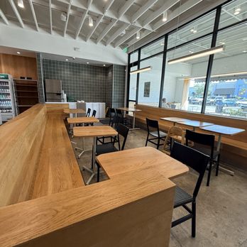 sweetgreen - Healthy Salads, Wraps, and Bowls - Seating area/ very clean - Salad Near Me - Marina Del Rey, California sweetgreen - Healthy Salads, Wraps, and Bowls - Seating area/ very clean - Salad Near Me - Marina Del Rey, California