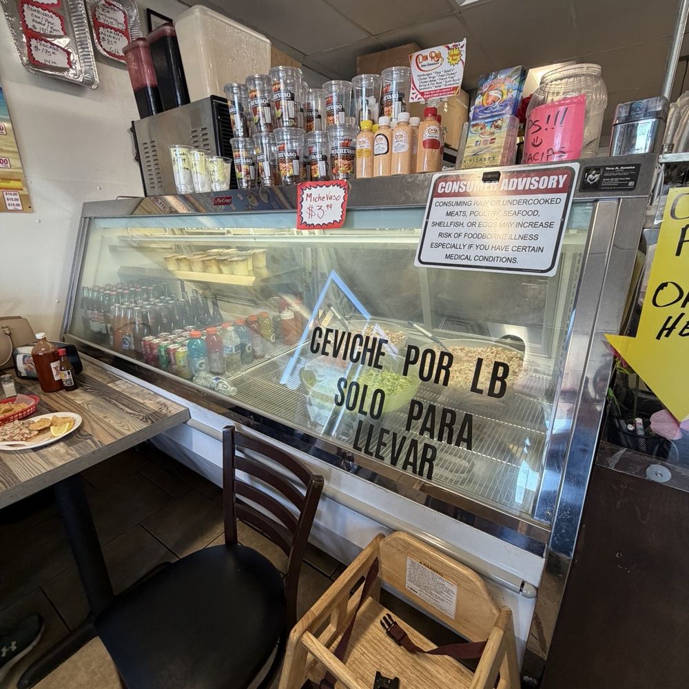 Fiesta Del Mar Restaurant - They have drinks, ceviche de pescado and agua chiles - Mexican Near Me - Maywood, California