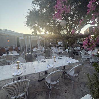The Continental - Outside seating - Steakhouses Near Me - Naples, Florida The Continental - Outside seating - Steakhouses Near Me - Naples, Florida