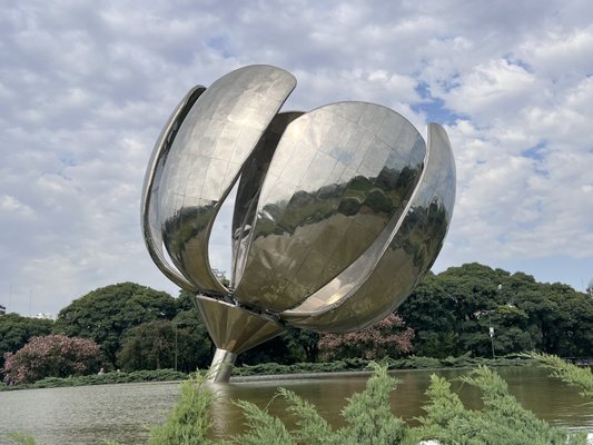 Floralis Generica by null