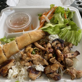 Chopstick and Rice - Lemongrass chicken with spring roll substituted for tofu ($12.50) - Vietnamese Near Me - Honolulu, Hawaii