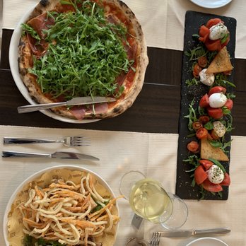 Napul'e' - Margarita style pizza with prosciutto and rocket.  Calamari gritting, risotto frita di mare. - Pizza Near Me - Sanremo, IM