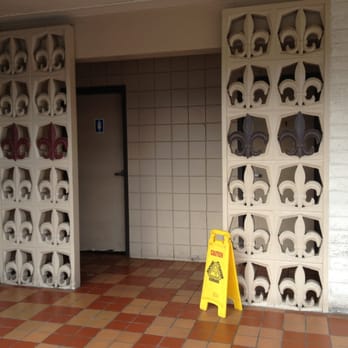 Jason's Cafe - Outdoor bathrooms are not the best option on a cold winter day - American Near Me - Menlo Park, California