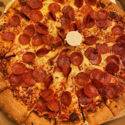 Gios Flying Pizza & Pasta - Pepperoni pizza!
