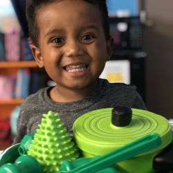 Future Stars Academy - Hands on Colors-Green