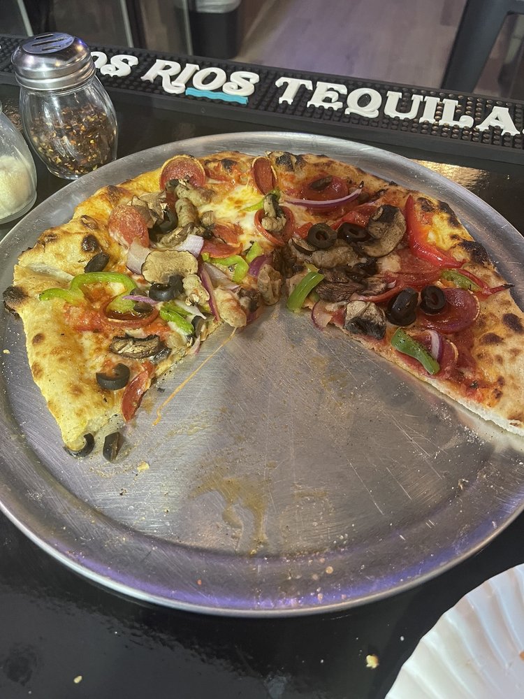 THE CRUST PIZZERIA 28 24 Photos 113 W Myrtle St, Angleton, Texas Pizza Restaurant