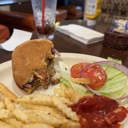 Village Inn - So bad I could not finish. Drink was never refilled.
