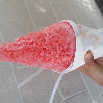 Osaka-Ya - Small strawberry shaved ice - Desserts Near Me - Sacramento, California
