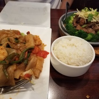 The Thai Pan - Drunken noodles with shrimp and sizzling Bangkok beef - Thai Near Me - Leesburg, Virginia The Thai Pan - Drunken noodles with shrimp and sizzling Bangkok beef - Thai Near Me - Leesburg, Virginia