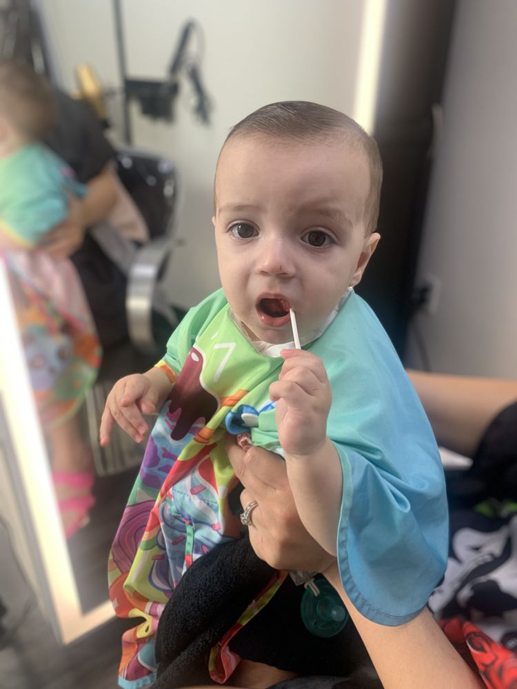 Onyx Hair House Logo