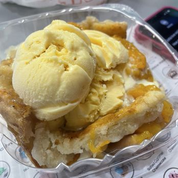 Shawn Michelle's - The world famous oeach cobbler with homemade vanilla ice cream - Ice Cream & Frozen Yogurt Near Me - Chicago, Illinois
