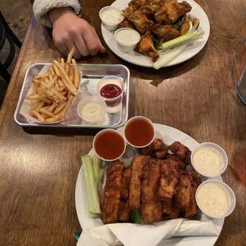 Slider Inn - Midtown - my fiancés blackened wings & my tofu wings, extra crispy! sooo good! loved the ranch - Burgers Near Me - Memphis, Tennessee