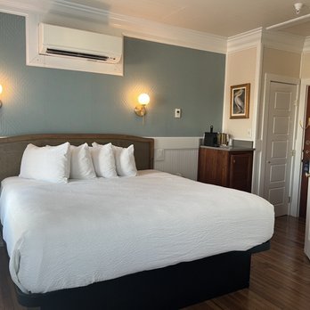 The Gibson Inn - Spacious room - Hotels Near Me - Apalachicola, Florida The Gibson Inn - Spacious room - Hotels Near Me - Apalachicola, Florida