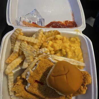 Lisa's Chicken and Seafood - Fried fish, fries, roll & Mac n cheese - Chicken Shop Near Me - Fort Worth, Texas Lisa's Chicken and Seafood - Fried fish, fries, roll & Mac n cheese - Chicken Shop Near Me - Fort Worth, Texas